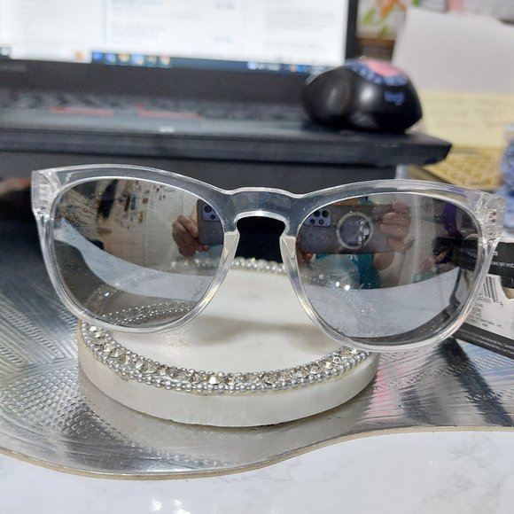 Foster Grant Shiny Clear Sunglasses - Picture 1 of 9